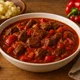 Kräftiges Rindergulasch mit Paprika und Zwiebeln – Bild 2