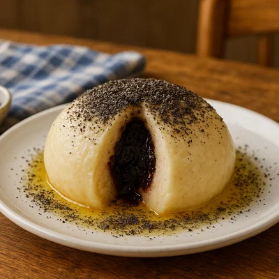 Wiener Germknödel mit Powidl und Mohnbutter