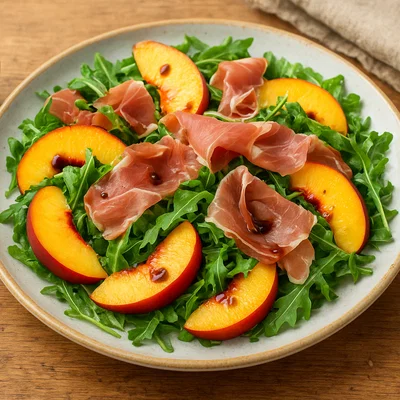 Pfirsich-Rucola-Salat mit Parmaschinken
