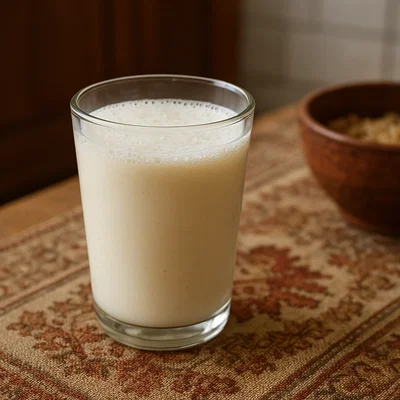 Hausgemachter Koumiss (fermentierte Milch nach zentralasiatischer Art)