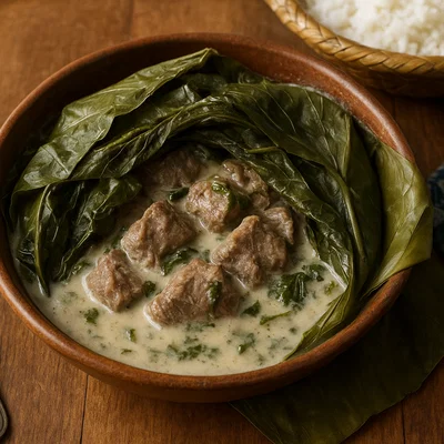 Lū Pūlu – Tongaisches Rindfleisch in Taro- und Bananenblättern mit Kokosmilch