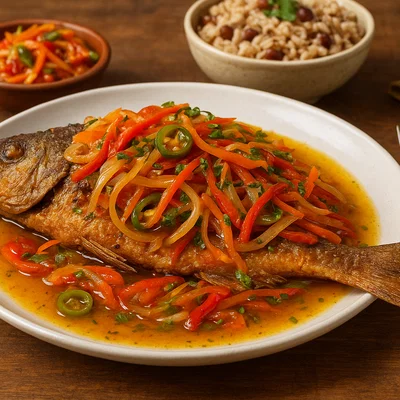 Jamaikanischer Escovitch Fish mit würzigem Gemüsesud