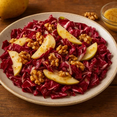 Radicchio-Birnen-Salat mit Walnüssen und Honig-Senf-Dressing