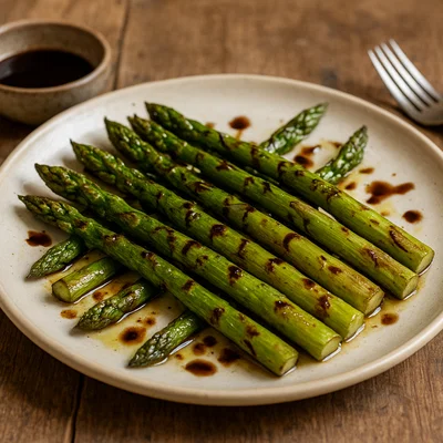 Gerösteter grüner Spargel mit Balsamico