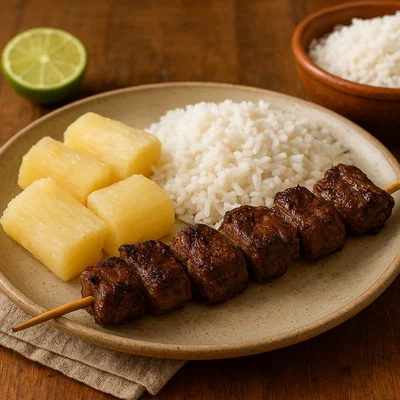 Pacumutu – brasilianische Rindfleischspieße mit Maniok und Reis