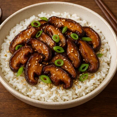 Gebratene Shiitake mit Knoblauch-Miso-Glasur auf Sesam-Jasminreis